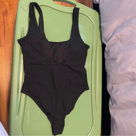 Black Swimsuit - Picture 5 of 7